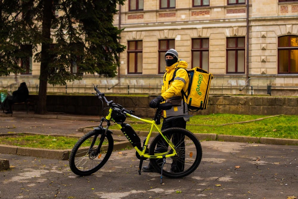 Avantajele utilizării bicicletelor electrice Renter pentru curieri